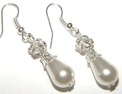 ***ELEGANT!!!*** CREAM FAUX PEARL AND RHINESTONE DANGLING EARRINGS!