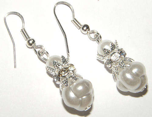***ELEGANT!!!*** CREAM FAUX PEARL AND RHINESTONE DANGLING EARRINGS!