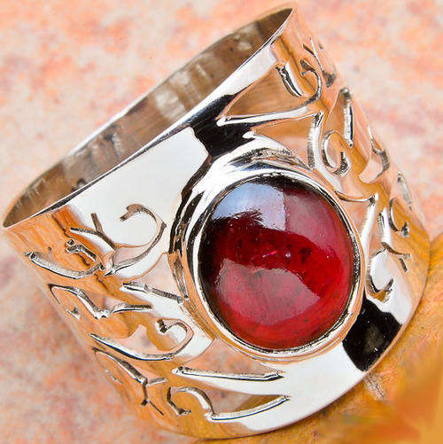 ***NATURAL GEMSTONES!!!***STUNNING NATURAL GARNET IN STERLING SILVER RING!!!