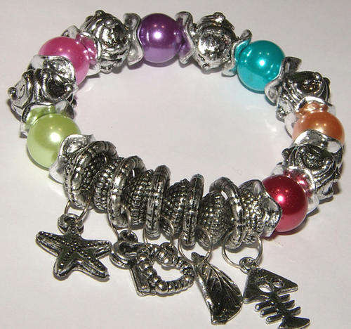 ***CHARM-ING!! PRETTY PEARLY BEADS AND BALI BEADS STRETCHY BRACELET!!