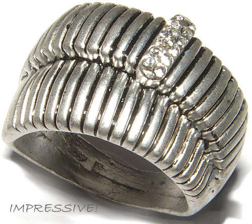***EYE CATCHING!!!*** IMPRESSIVE PEWTER DRESS RING - SMALL SIZE!