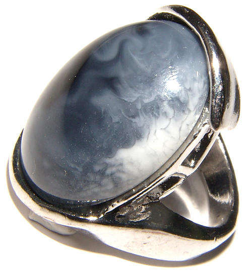 *** BOLD IS BEAUTIFUL!!*** SILVER BLING RING - NEW!