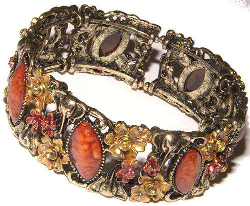 ***STUNNING!!!*** DESIGNER INSPIRED VINTAGE STYLE FLORAL BANGLE!
