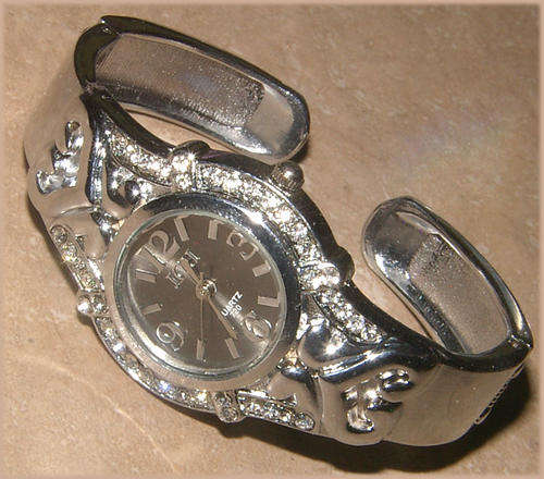 ELEGANT LADIES  WATCH FROM THE ANNE CRYSTAL COLLECTION!