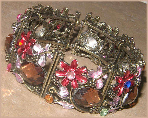***STUNNING!!!*** DESIGNER INSPIRED VINTAGE STYLE FLORAL BANGLE!