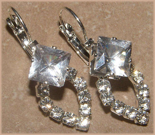 *** PRETTY*** RHINESTONE DANGLING EARRINGS!!!