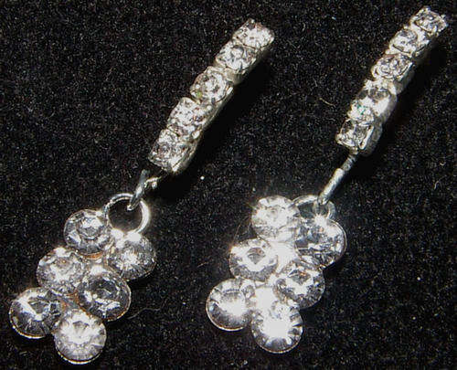 *** PRETTY*** RHINESTONE DANGLING EARRINGS!!!