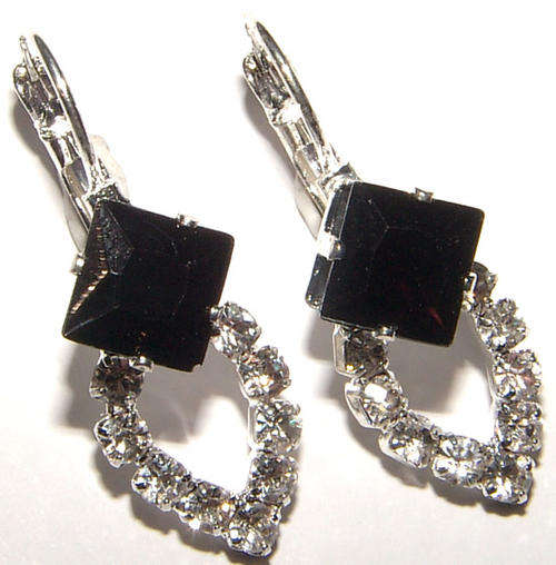*** PRETTY*** RHINESTONE DANGLING EARRINGS!!!