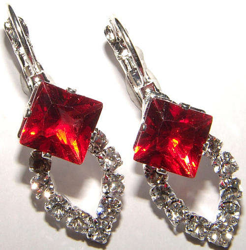 *** PRETTY*** RHINESTONE DANGLING EARRINGS!!!