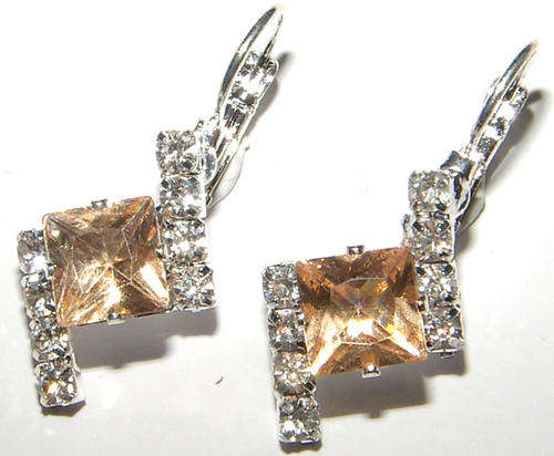 *** PRETTY*** RHINESTONE DANGLING EARRINGS!!!