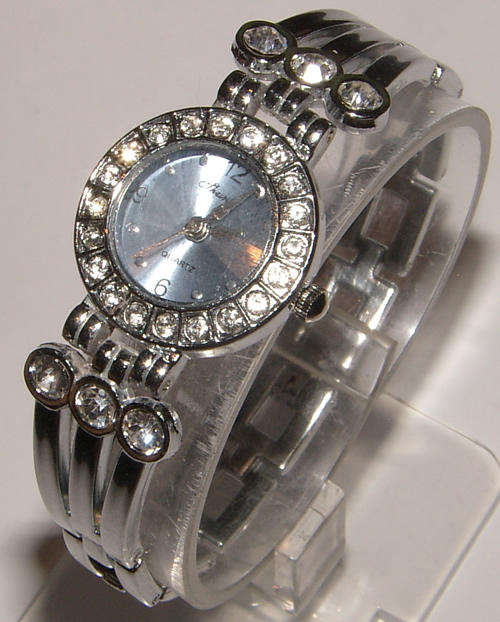 ELEGANT LADIES  WATCH FROM THE  SHUNRI QUARTZ  COLLECTION!