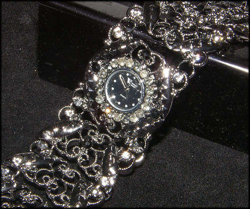 SPARKLING RHINESTONE ENCRUSTED VICTORIA CLOUD DRESS WATCH!