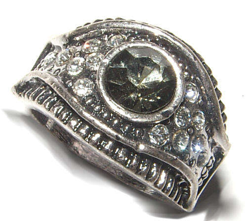 """NEW"""BEAUTIFUL RHINESTONE ENCRUSTED DRESS RING!
