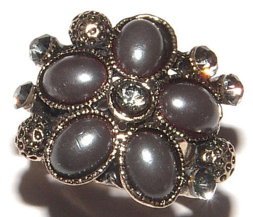 ***ELEGANT!!!*** BEAUTIFUL RHINESTONE AND PEARL DRESS RING!