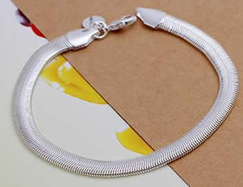 ***L@@@@K!!*** STUNNING SILVER BRACELET!!