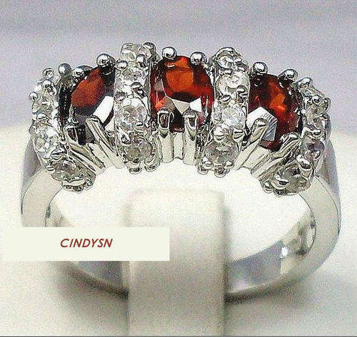 ***WOAW!!!***STUNNING GARNET WHITE GOLD DRESS RING!!!