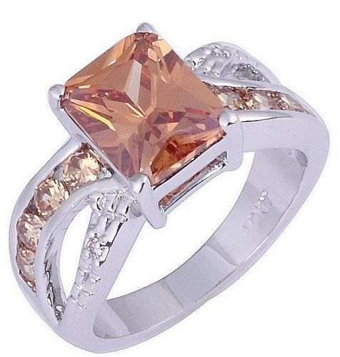 ***WOAW!!!***STUNNING CHAMPAGNE TOPAZ COCKTAIL RING!!!