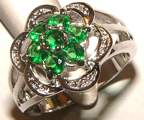 ***GORGEOUS AND NEW!!!***STUNNING EMERALD IN STERLING SILVER RING!!!