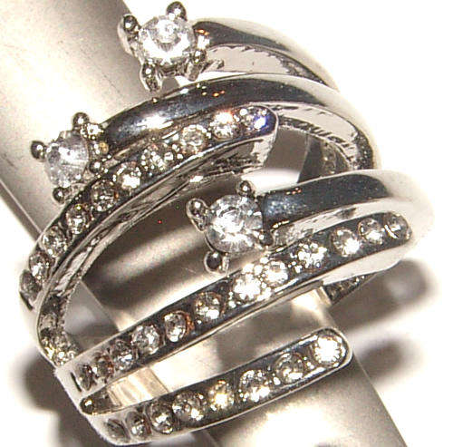 ***SIZE Q*** BEAUTIFUL CZ AND RHINESTONE ENCRUSTED DRESS RING***NEW!***