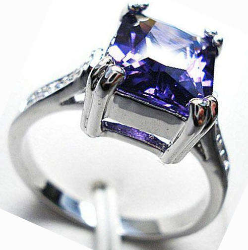 ***GORGEOUS***STUNNING  AMETHYST SOLITAIRE DRESS RING!!!