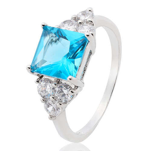 ***SWEET!!!*** GORGEOUS CUBIC ZIRCONIA IN WHITE GP COCKTAIL RING!!!