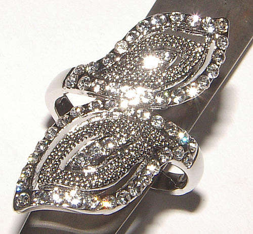 **SIZE R**BEAUTIFUL RHINESTONE ENCRUSTED DRESS RING!