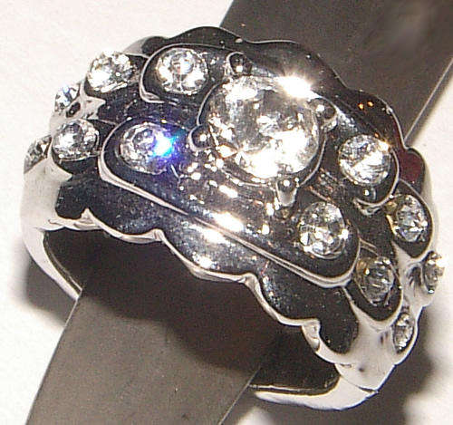 **SIZE 6**BEAUTIFUL RHINESTONE ENCRUSTED DRESS RING - ***NEW!***