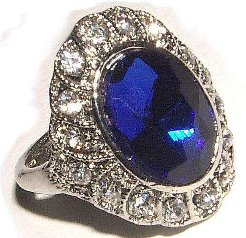 **SIZE 7.5 **GORGEOUS BOLD DRESS RING WITH LUCITE CRYSTAL AND RHINESTONES!