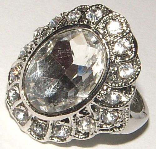 **SIZE 7 **GORGEOUS BOLD DRESS RING WITH LUCITE CRYSTAL AND RHINESTONES!