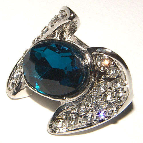 **SIZE 7.75 **GORGEOUS BOLD DRESS RING WITH LUCITE CRYSTAL AND RHINESTONES!
