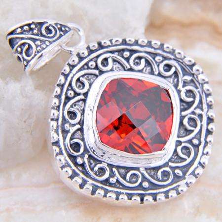 ***GORGEOUS AND NEW!!!***STUNNING RED QUARTZ IN STERLING SILVER PENDANT!!!