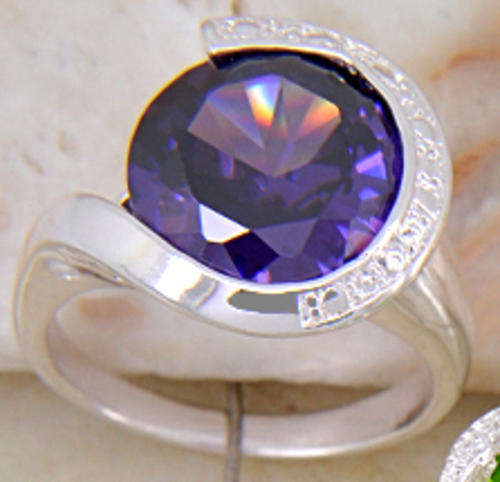 ***GORGEOUS AND NEW!!!***STUNNING AMETHYST CZ STERLING SILVER RING!!!