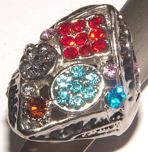 **GORGEOUS!**RHINESTONE ENCRUSTED CARNIVAL DRESS RING ***NEW!***