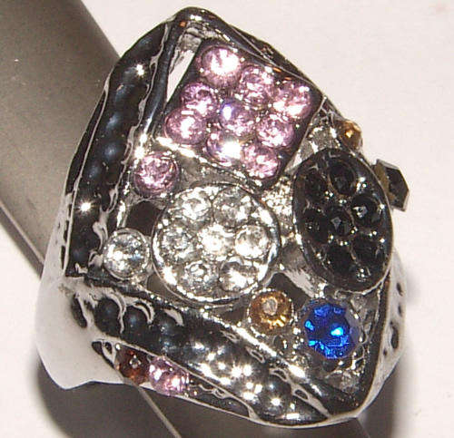 **GORGEOUS!**RHINESTONE ENCRUSTED CARNIVAL DRESS RING ***NEW!***