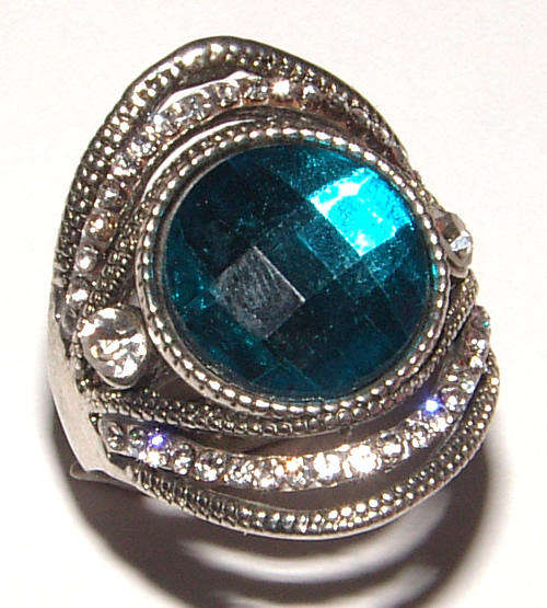 GORGEOUS LUCITE AND RHINESTONE DRESS RING - ***NEW!***