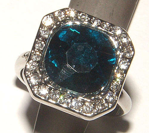 GORGEOUS LUCITE AND RHINESTONE DRESS RING - ***NEW!***