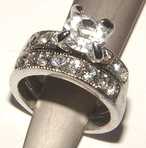 ***GORGEOUS SET!! *** BEAUTIFUL RHINESTONE ENCRUSTED DRESS RING SET!