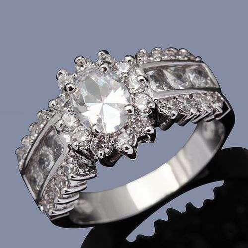 ***SIZE 8***STUNNING WHITE SAPPHIRE WHITE GOLD SOLITAIRE RING!!!