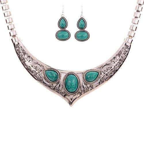 ***FAIRYTALE COLLECTION*** TURQUOISE NECKLACE AND EARRING SET!