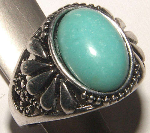 **PRETTY** - NATURAL TURQUOISE VINTAGE STYLE DRESS RING!