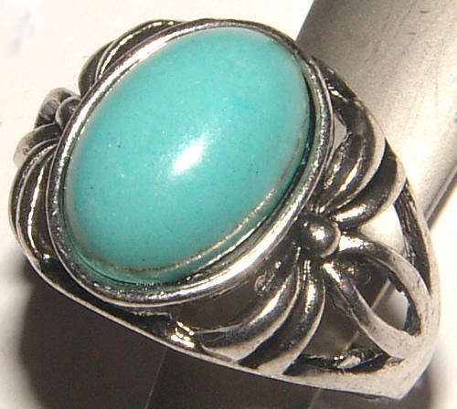 **PRETTY** - NATURAL TURQUOISE VINTAGE STYLE DRESS RING!