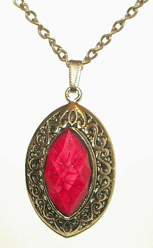 GORGEOUS MOCK GEMSTONE PENDANT WITH CHAIN