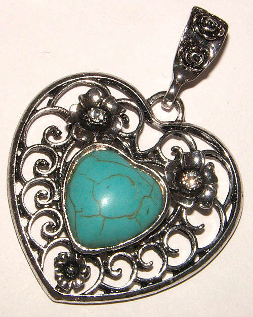 ***BRAND NEW!!!*** STUNNING TURQUOISE HEART ENHANCER WITH FLOWERS AND OPENING BAIL!