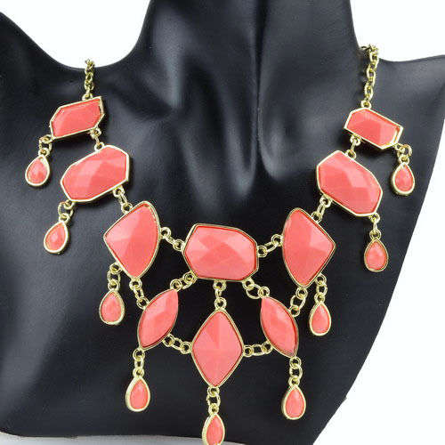 ***POPULAR CHOICE!***  SWEET LUCITE RESIN BIB NECKLACE - NEW!