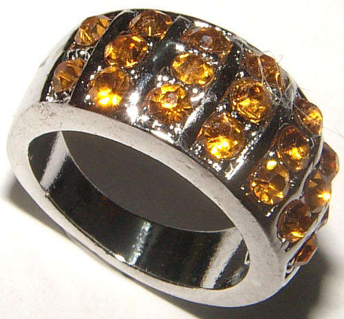 **RAINBOW COLLECTION** PRETTY DRESS RING WITH SPARKLING RHINESTONES.