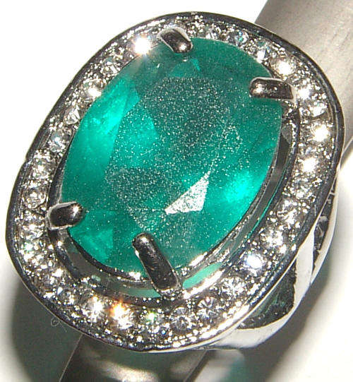 **BOLD!**LUCITE CRYSTAL AND RHINESTONE DRESS RING!