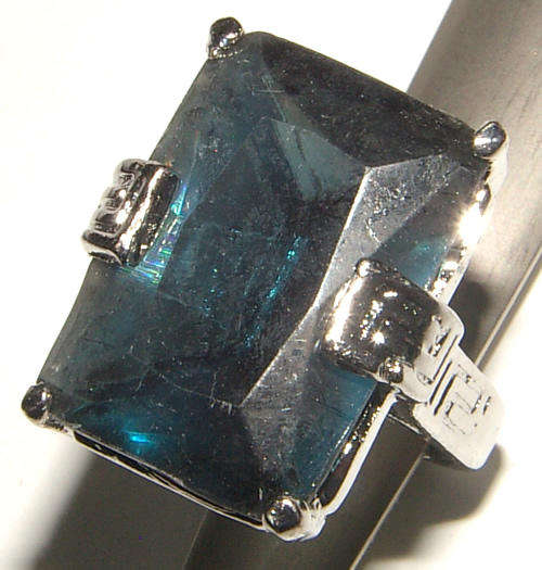 **BOLD!**LUCITE CRYSTAL AND RHINESTONE DRESS RING!
