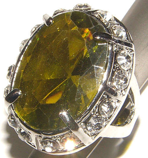 **BOLD!**LUCITE CRYSTAL AND RHINESTONE DRESS RING!