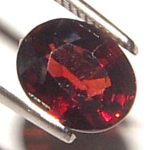 NATURAL SPESSARTITE GARNET  -  DEEP RED OVAL CUT  - 1.995cts