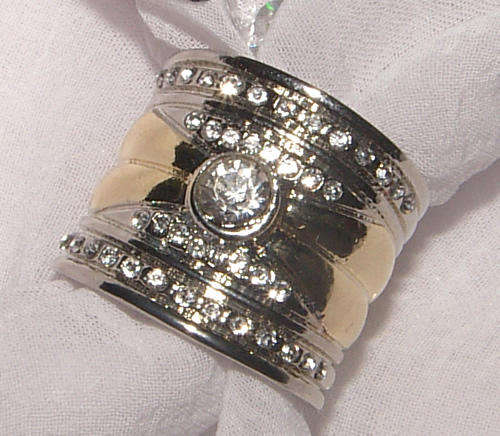 BEAUTIFUL RHINESTONE ENCRUSTED DRESS RING - ***NEW STOCK***!